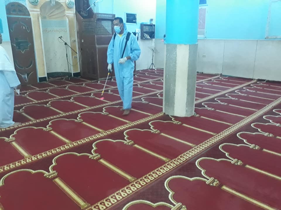 متطوعون ينطلقون فى تطهير المساجد وتعقيمها مدينة الطود  (1)
