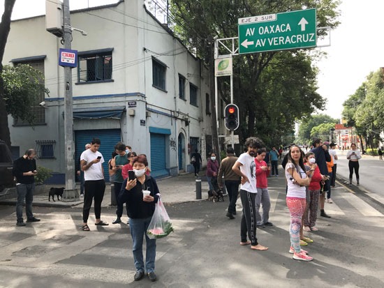 هلع المواطنين للشوارع فى المكسيك بعد الزلزال