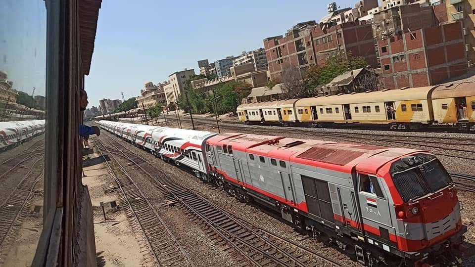 السكة الحديد تنقل أول دفعة عربات روسية جديدة لورش القاهرة استعدادا لتشغيلها  (3)