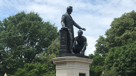 تمثال إبراهام لينكولن