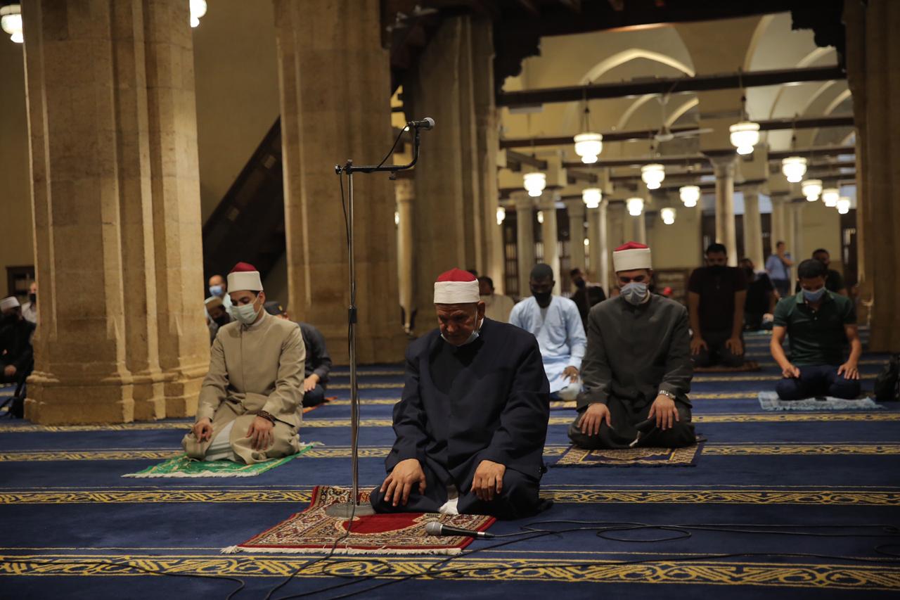 صلاة العشاء بمسجد الأزهر اليوم (22)