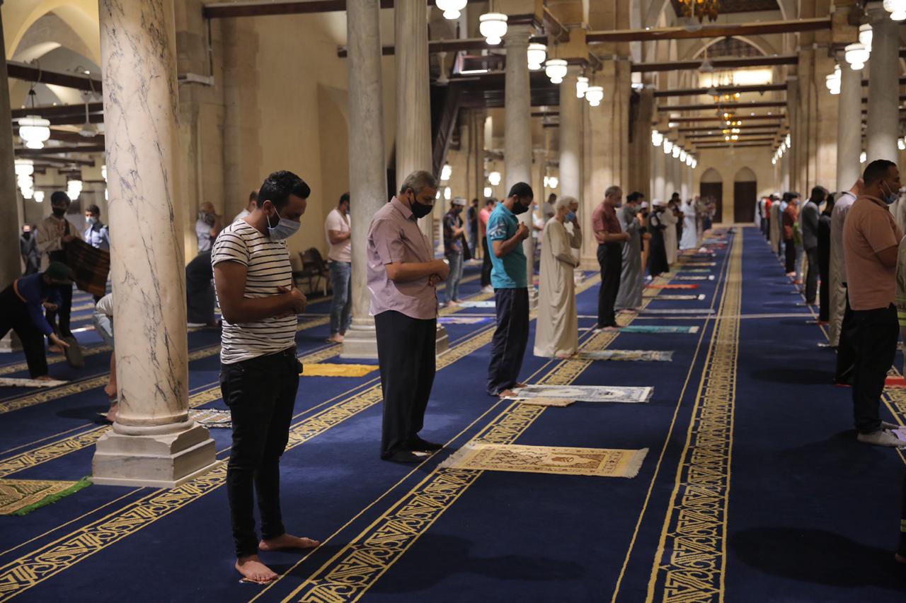 صلاة العشاء بمسجد الأزهر اليوم (10)