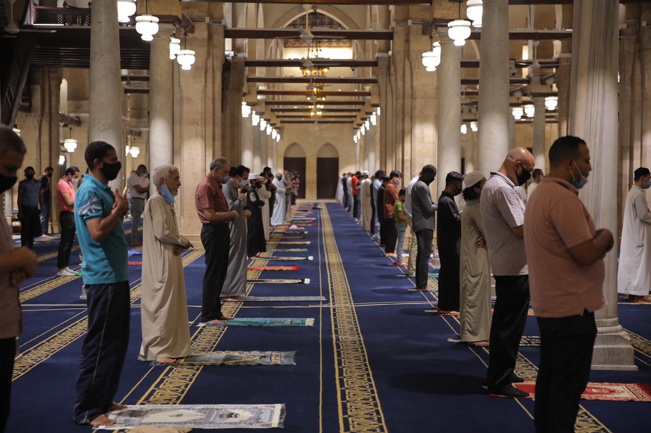 صلاة العشاء بمسجد الأزهر اليوم (11)