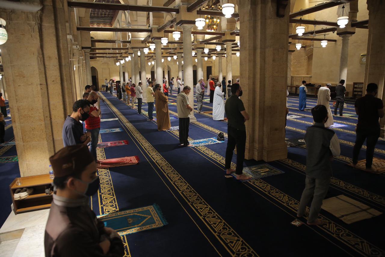 صلاة العشاء بمسجد الأزهر اليوم (16)