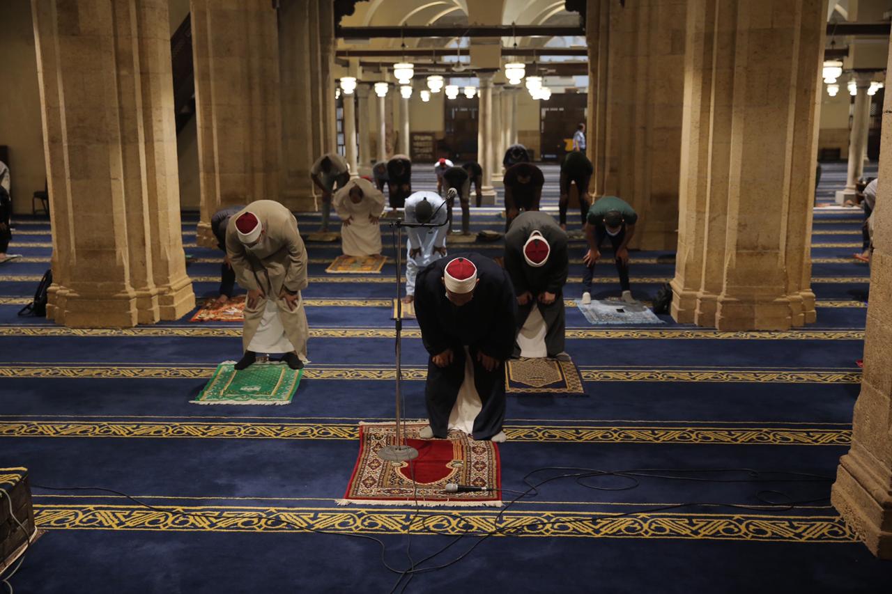 صلاة العشاء بمسجد الأزهر اليوم (24)