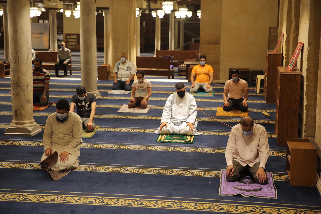 صلاة العشاء بمسجد الأزهر اليوم (25)