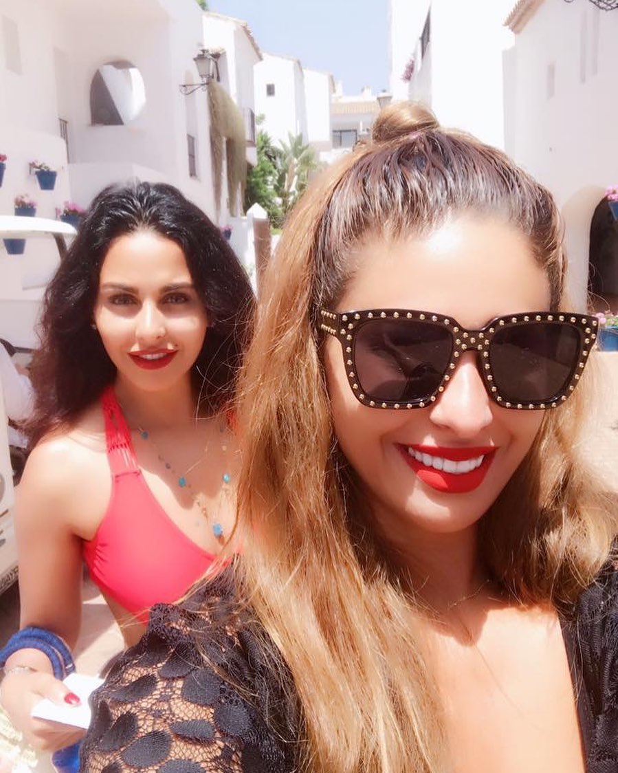 172345-مى-ودانا-وميس-يهربون-من-الحر-إلى-شاطئ-البحر-(1)