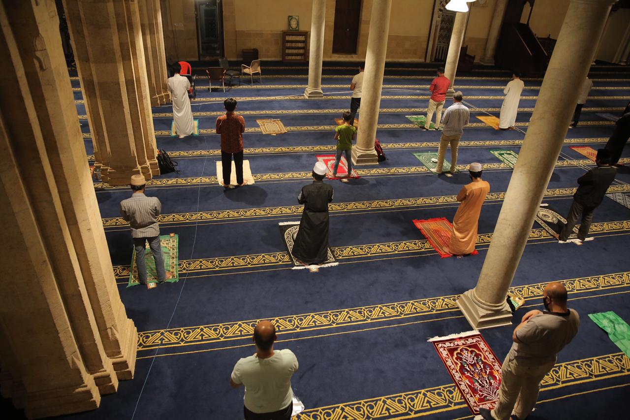 صلاة العشاء بمسجد الأزهر اليوم (23)