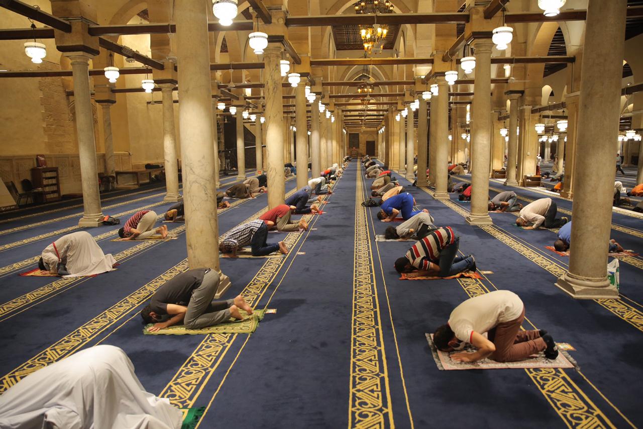 صلاة العشاء بمسجد الأزهر اليوم (20)