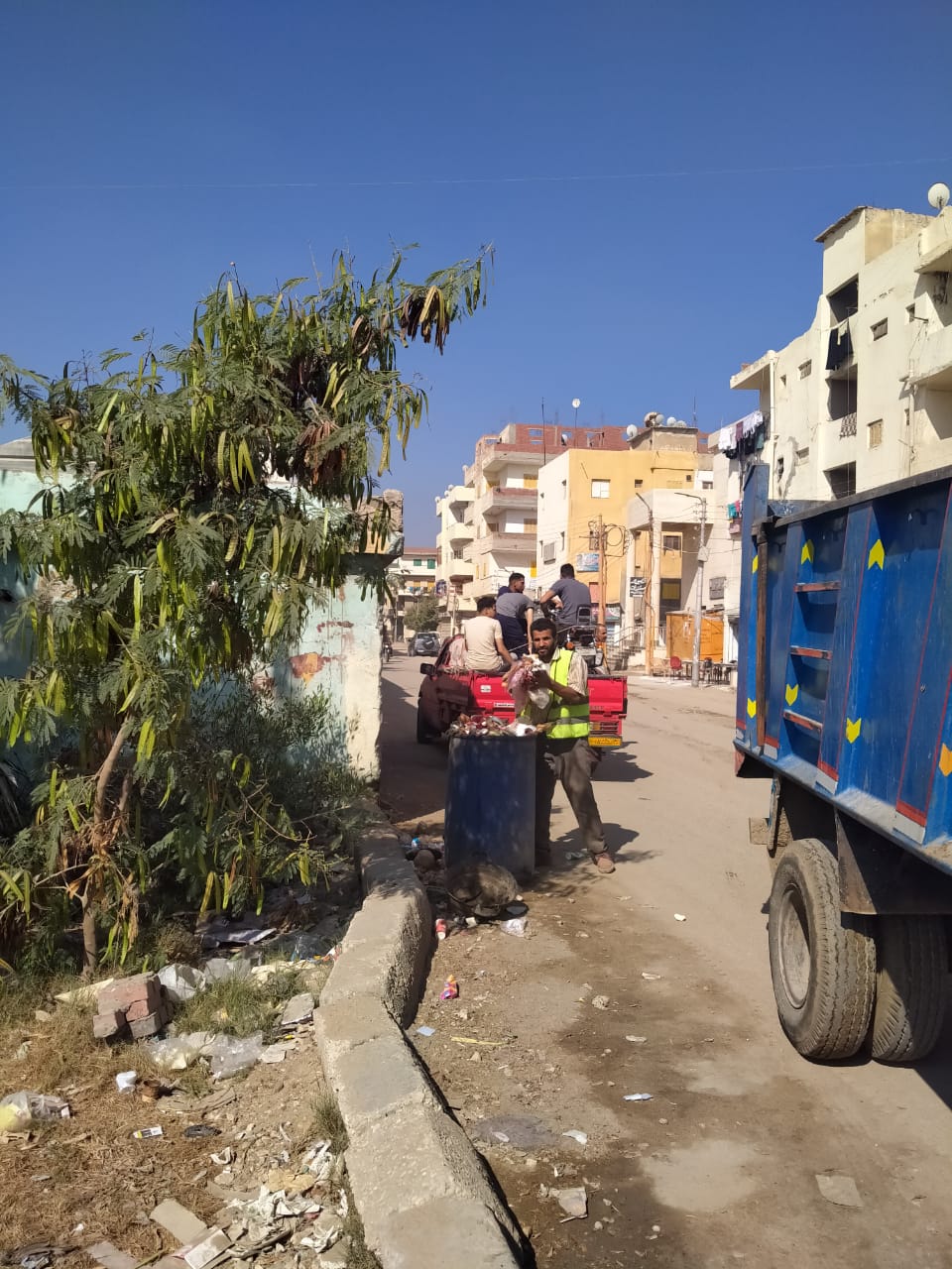 حملة لإزالة القمامة من شوارع أبو كبير (2)