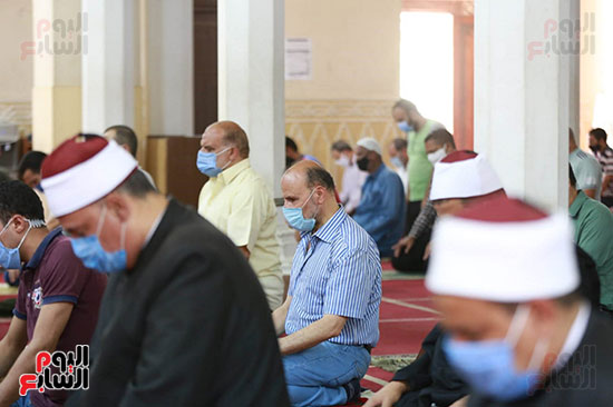 امام المسجد اثناء الصلاة