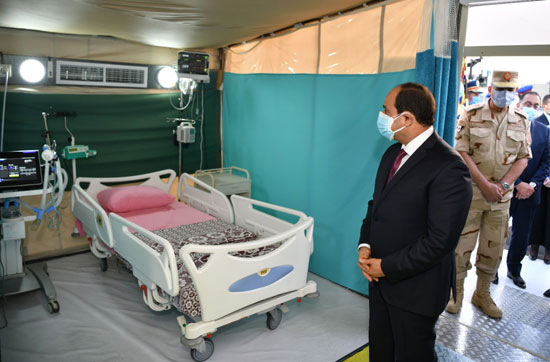ننشر صور تفقد الرئيس السيسى تجهيزات القوات المسلحة للعزل الصحى (6)