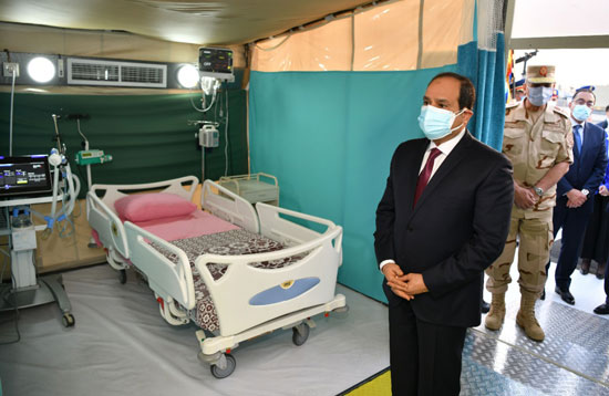 ننشر صور تفقد الرئيس السيسى تجهيزات القوات المسلحة للعزل الصحى (1)