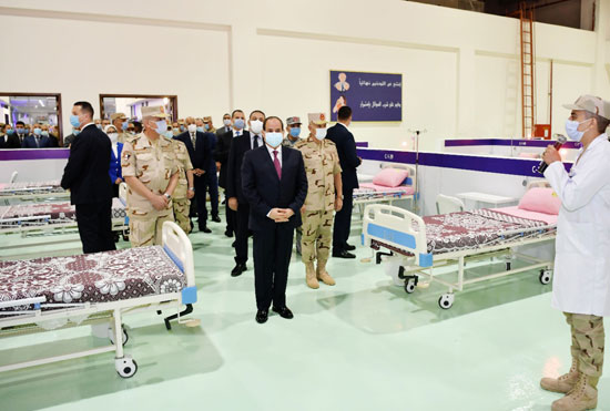 ننشر صور تفقد الرئيس السيسى تجهيزات القوات المسلحة للعزل الصحى (8)