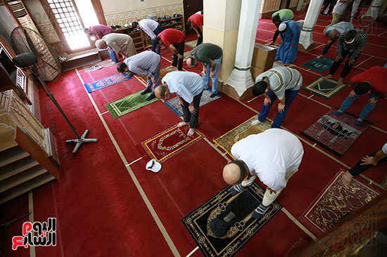 المصليين بالمسجد