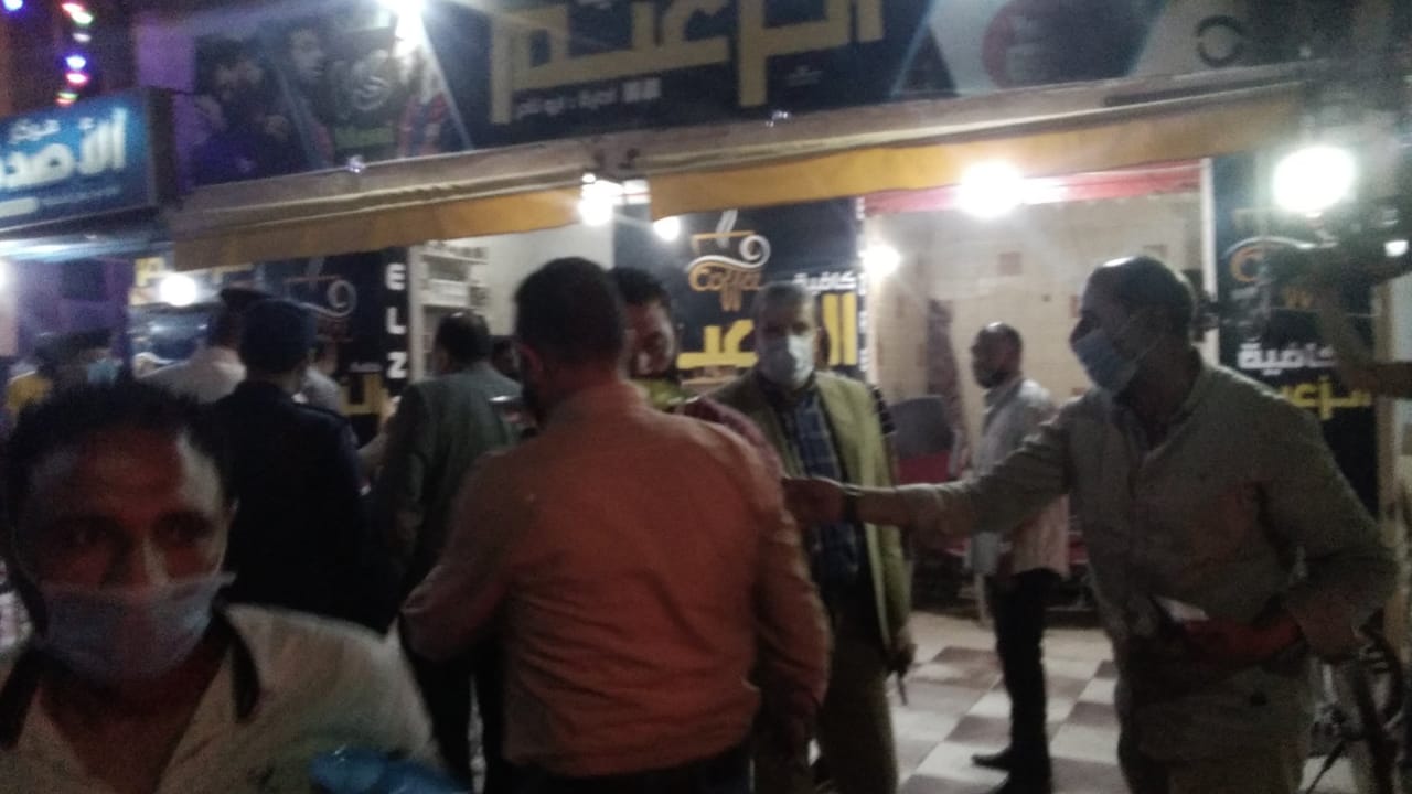 غلق أول مقهى مخالف بمدينة كفر الشيخ لعدم حظره الشيشة (1)