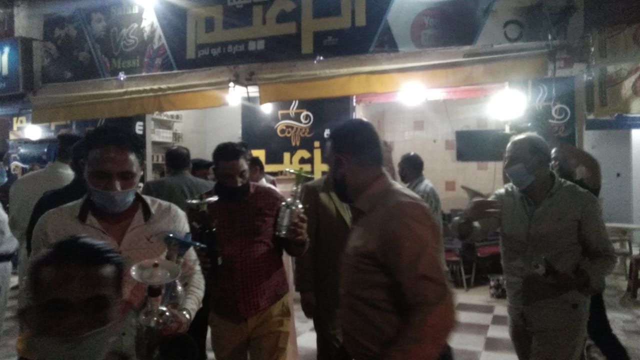 غلق أول مقهى مخالف بمدينة كفر الشيخ لعدم حظره الشيشة (7)