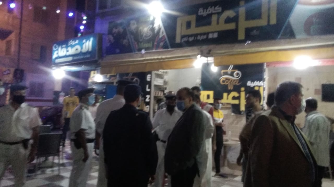 غلق أول مقهى مخالف بمدينة كفر الشيخ لعدم حظره الشيشة (4)