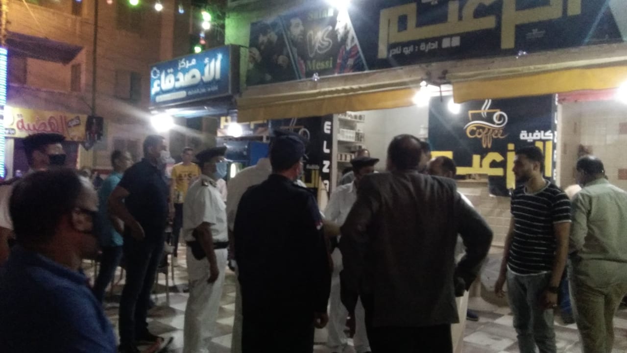 غلق أول مقهى مخالف بمدينة كفر الشيخ لعدم حظره الشيشة (6)