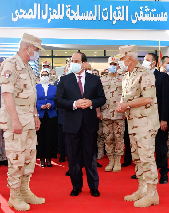 ننشر صور تفقد الرئيس السيسى تجهيزات القوات المسلحة للعزل الصحى (12)