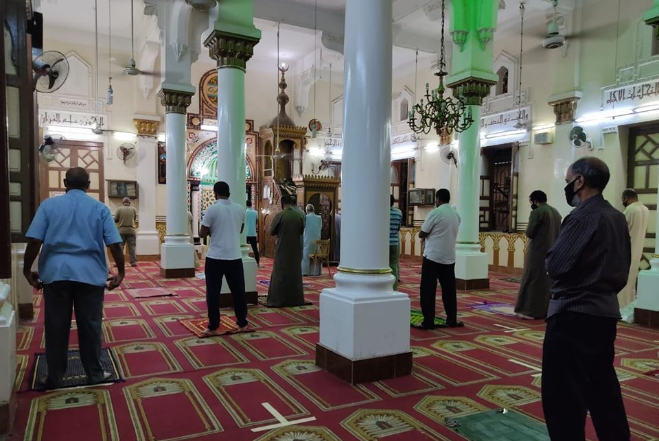 مجهودات أئمة مساجد إدارة أوقاف بندر الأقصر فى تطهير المساجد  (5)
