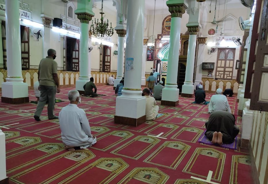 مجهودات أئمة مساجد إدارة أوقاف بندر الأقصر فى تطهير المساجد  (2)