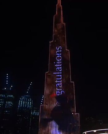 برج خليفة يهنئ الخريجين