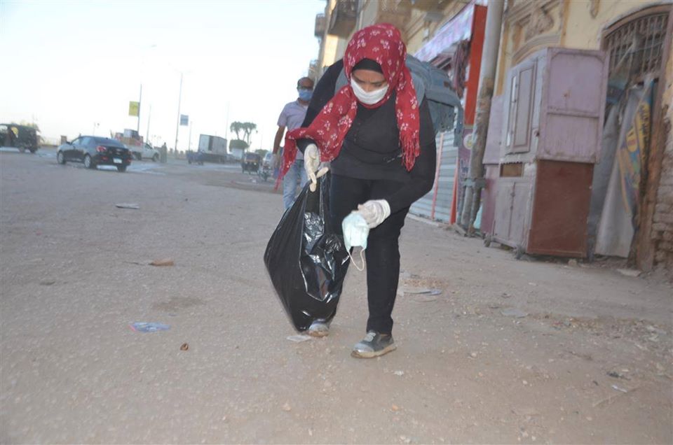 فتاة أقصرية تطلق مبادرة لجمع الكمامات المستعملة من الكورنيش والشوارع  (1)