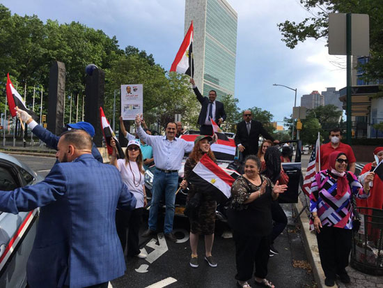 الجالية المصرية بنيويورك تحتفل بذكرى ثورة 30 يونيو أمام الأمم المتحدة (1)