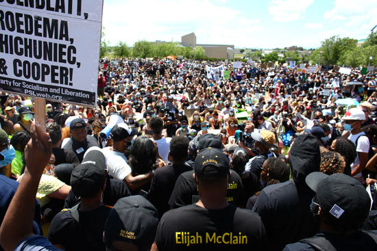 مظاهرات حاشدة ضد عنف الشرطة الأمريكية