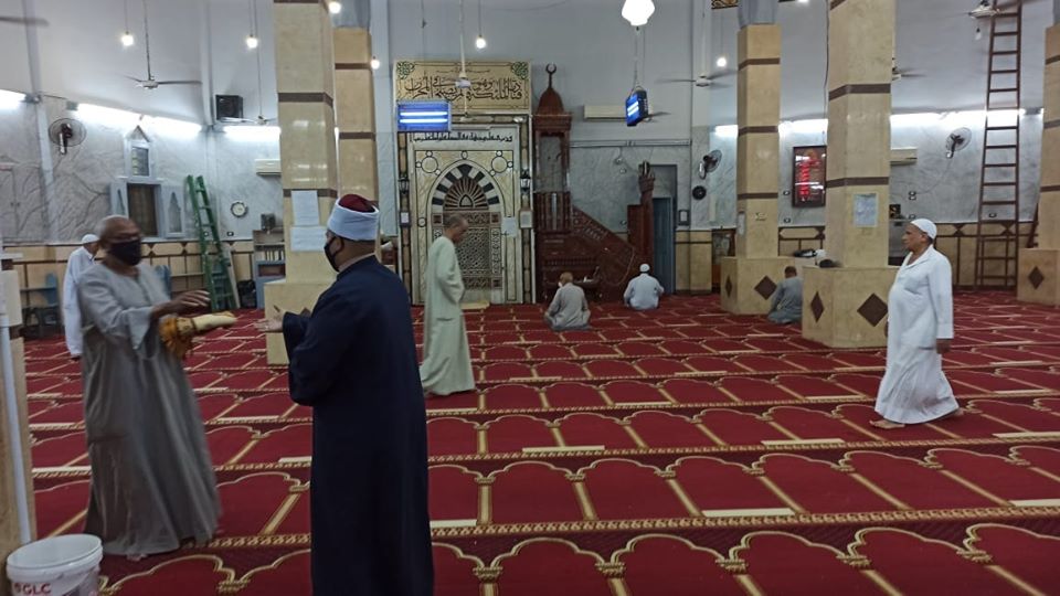 مجهودات أئمة مساجد إدارة أوقاف بندر الأقصر فى تطهير المساجد  (8)