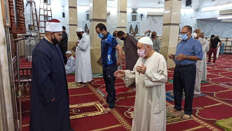مجهودات أئمة مساجد إدارة أوقاف بندر الأقصر فى تطهير المساجد  (1)