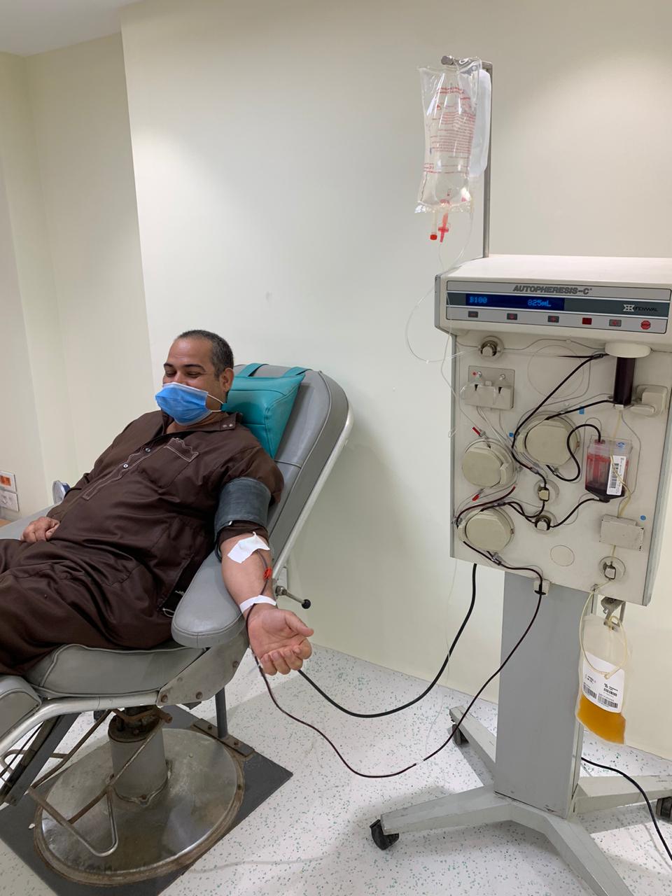 توافد المتعافين على بنك الدم بطنطا للتبرع لمصابي فيروس كورونا المستجد (5)