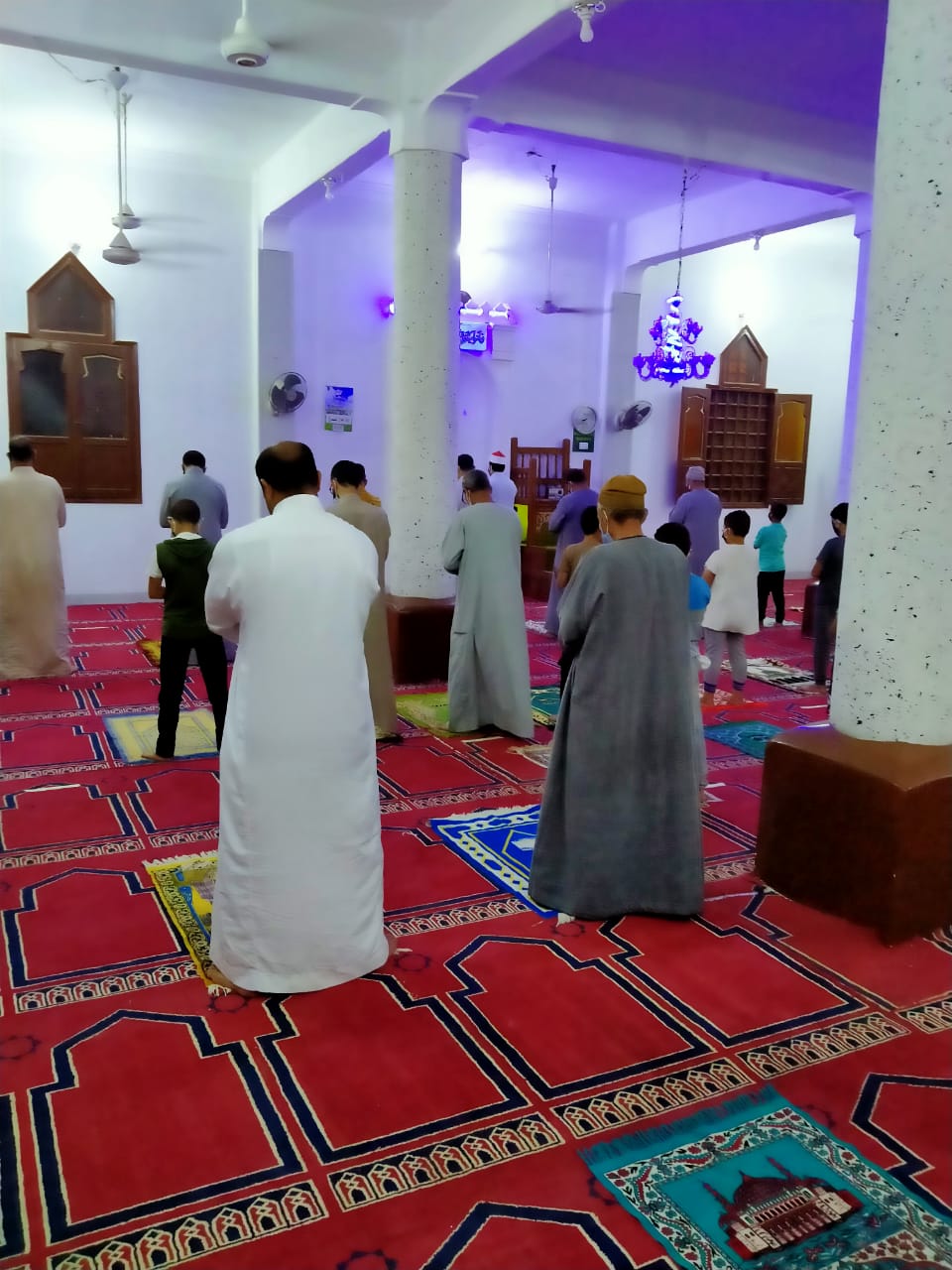 المصلون التزموا بضوابط وإجراءات الوقاية فى اليوم الثالث لفتح المساجد (2)