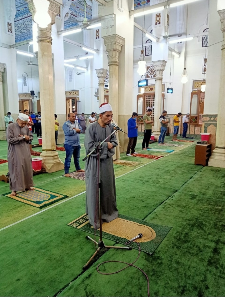المصلون التزموا بضوابط وإجراءات الوقاية فى اليوم الثالث لفتح المساجد (5)