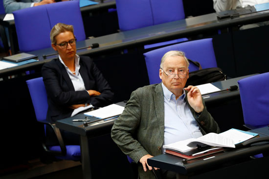 رئيس وزراء ولاية تورينجيا بودو راميلو جلسة في مجلس الشيوخ في البرلمان الألماني (1)
