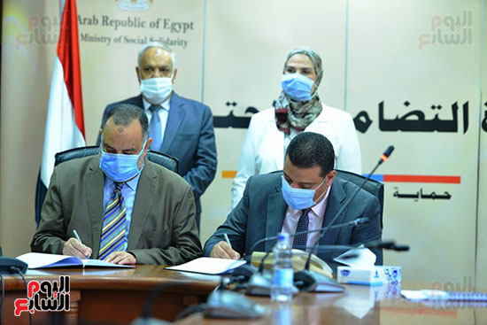 توقيع بروتوكول بين وزارة التضامن والهيئة العربية للتصنيع (13)