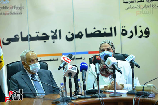 توقيع بروتوكول بين وزارة التضامن والهيئة العربية للتصنيع (9)