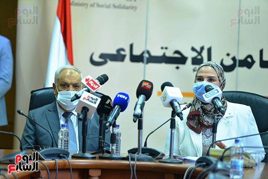 توقيع بروتوكول بين وزارة التضامن والهيئة العربية للتصنيع (15)