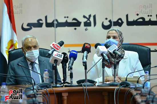 توقيع بروتوكول بين وزارة التضامن والهيئة العربية للتصنيع (34)