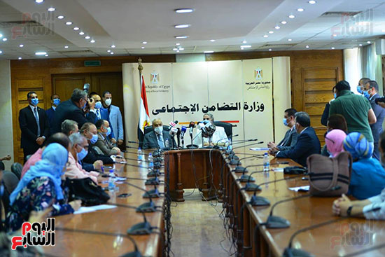 توقيع بروتوكول بين وزارة التضامن والهيئة العربية للتصنيع (25)