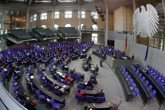 عضاء البرلمان يصوتون خلال جلسة في مجلس النواب الألماني  (1)