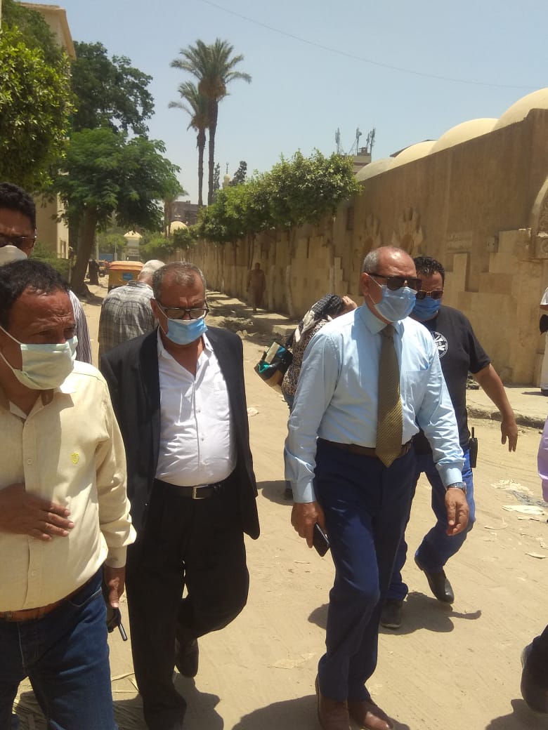 نائب محافظ القاهرة يتابع رفع المخلفات بمحيط شجرة مريم (3)