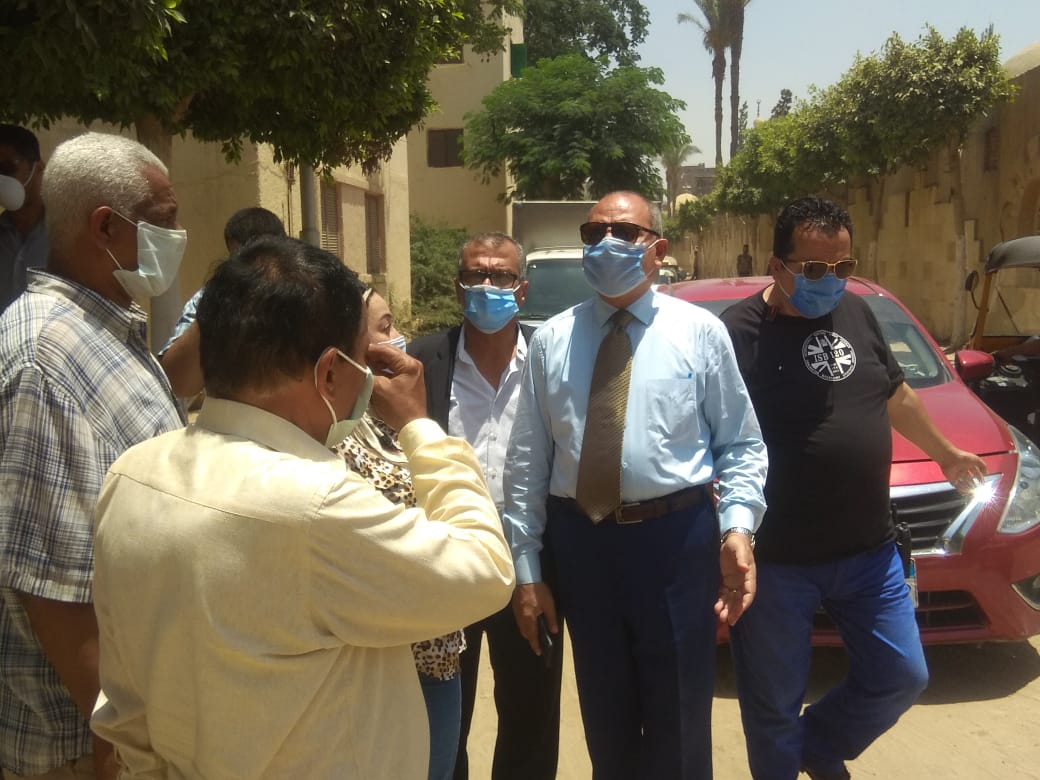 نائب محافظ القاهرة يتابع رفع المخلفات بمحيط شجرة مريم (1)