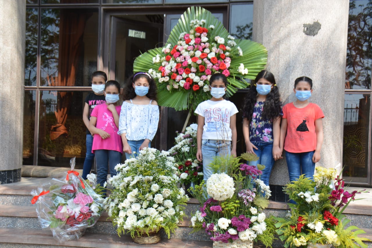 توزيع الزهور على أطفال دار الايتام (3)