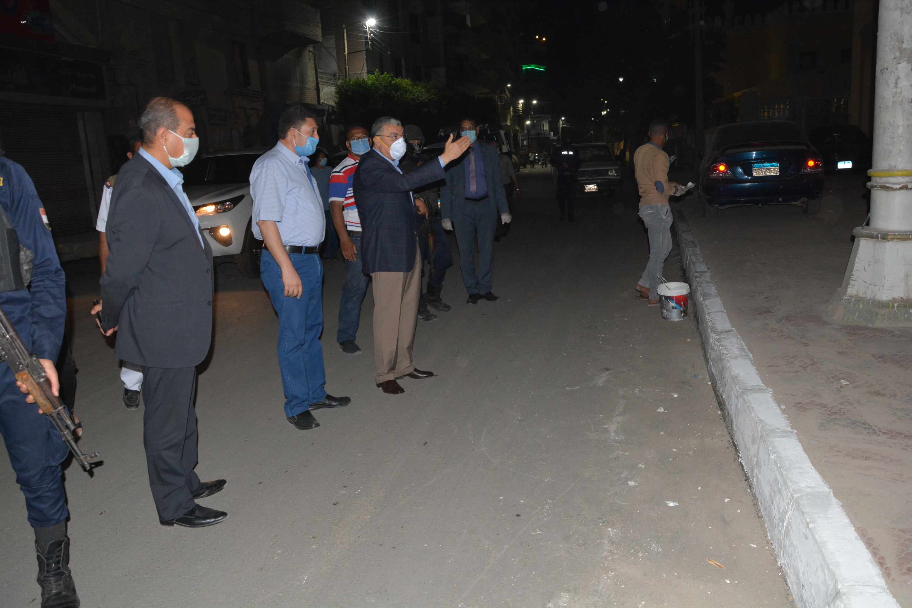 محافظ المنيا يتابع أعمال رصف شارعي سعد زغلول (7)