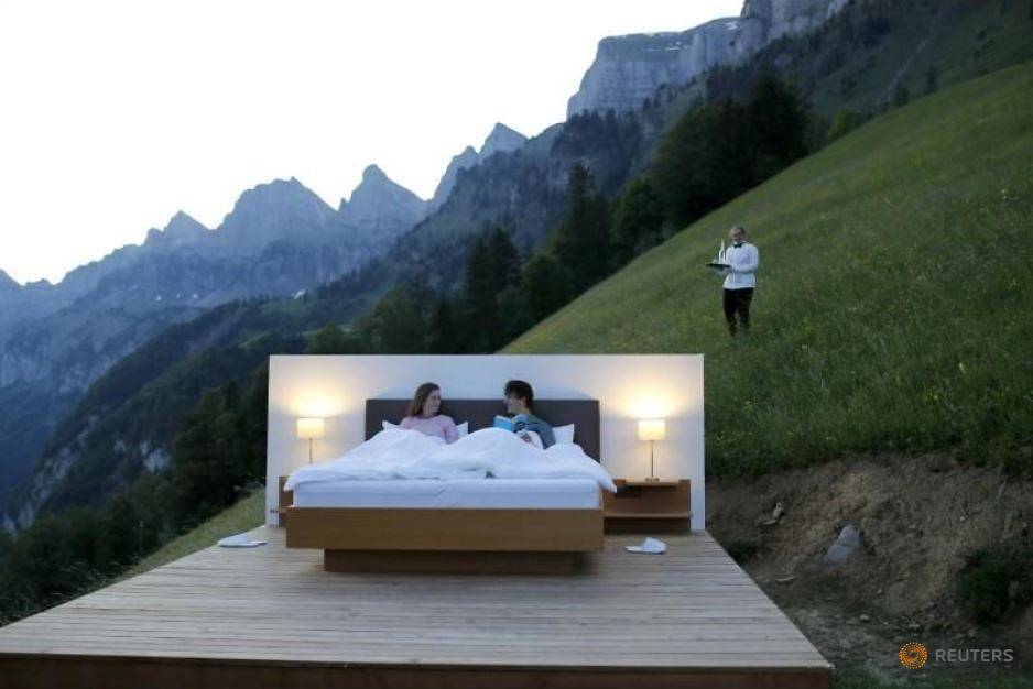 swiss-mountains-outdoor-hotel-room