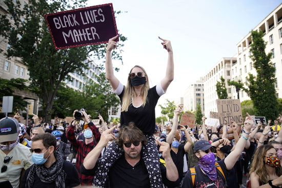 المحتجون على وفاة جورج فلويد فى العاصمة الأمريكية