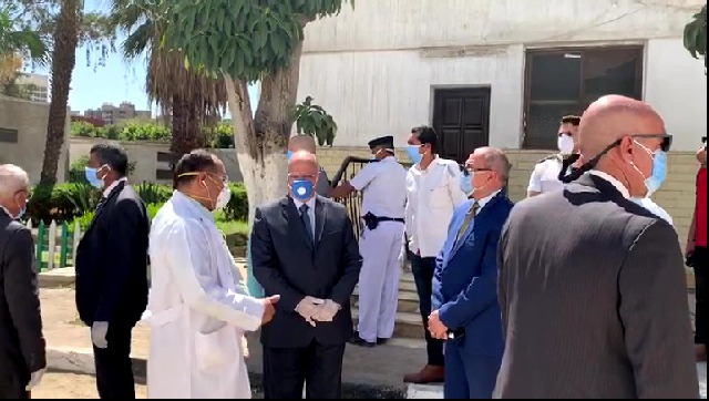 محافظ القاهرة يتفقد مستشفى صدر العباسية (2)