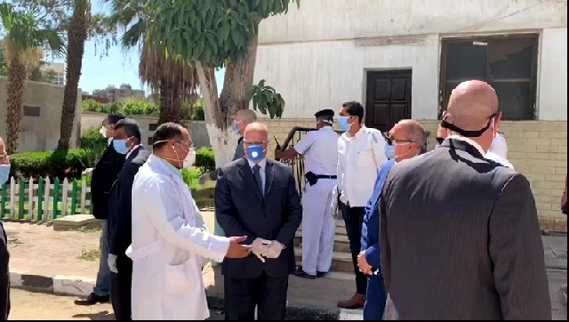 محافظ القاهرة يتفقد مستشفى صدر العباسية (4)